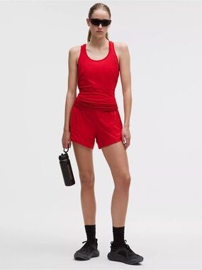 NWT Lululemon Hotty Hot High-Rise Lined Short 4"
Oxford Red